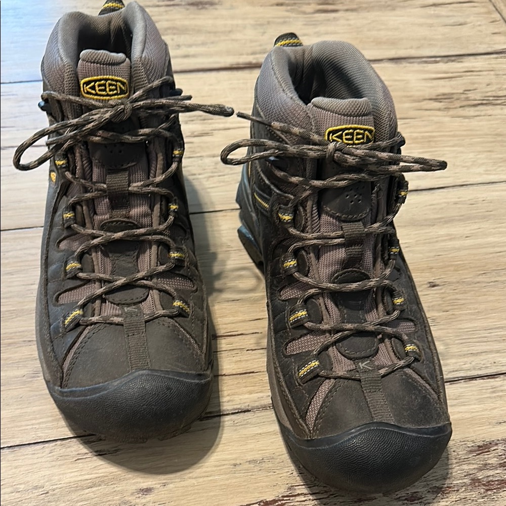 Keen Brown Hiking Boots with Rugged Outsole and Protective Toe Cap